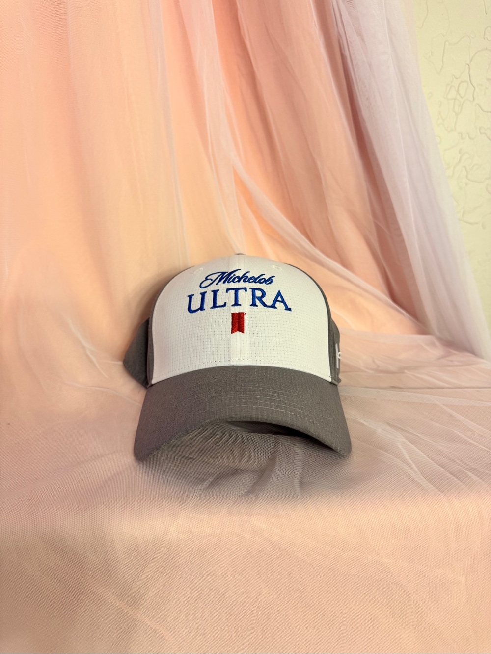 🧢Michelob Ultra Under Armour UA Classic Fit Gray/White Hat Cap Breweriana